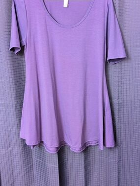 NWOT LuLaRoe Scoop Neck Short Sleeve Top -Purple